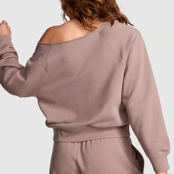 Victoria's Secret PINK Ivy Fleece Off-the-Shoulder Sweater Iced Coffee M SOLDOUT - Picture 3 of 7